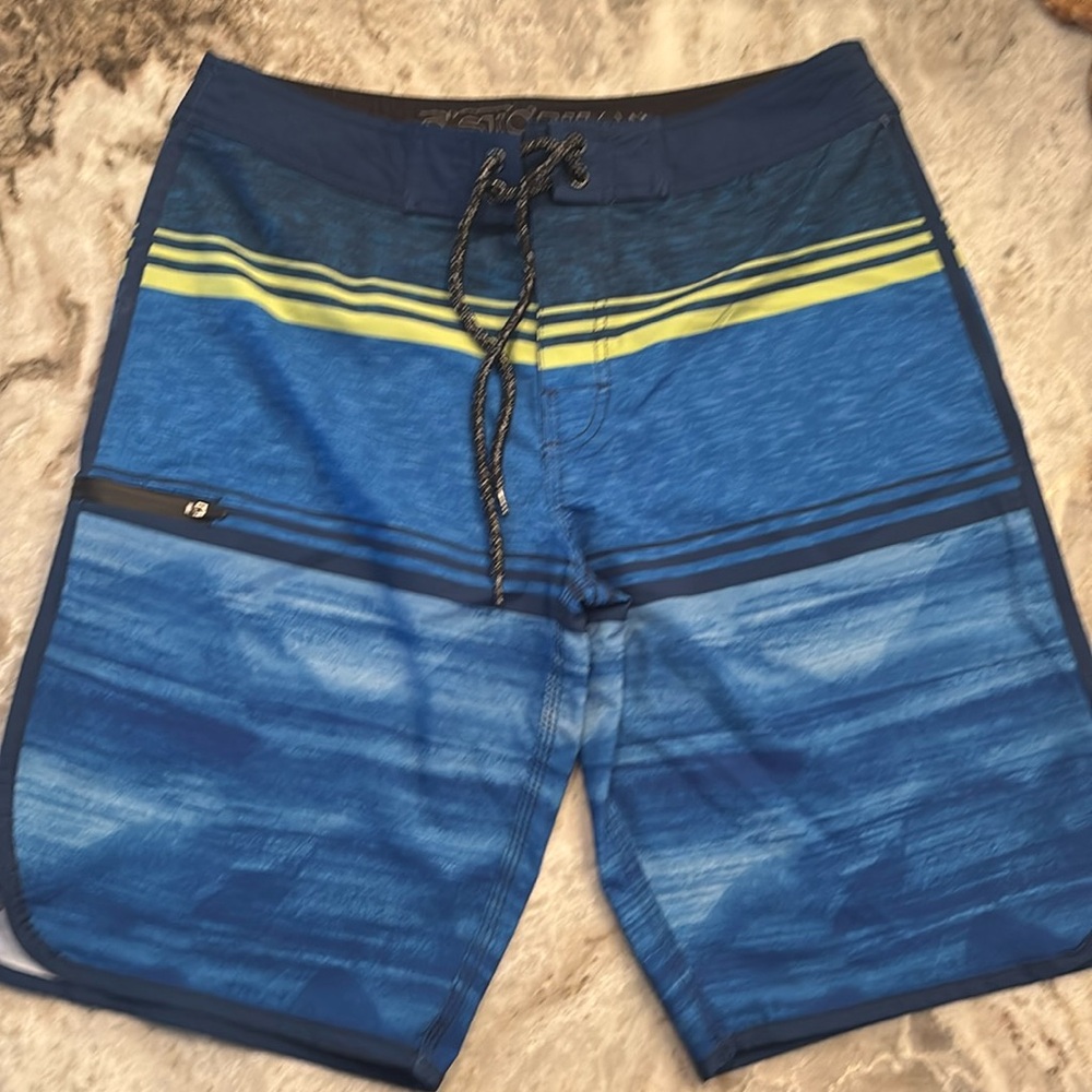 Distortion Men’s Bathing Suit Size Medium.